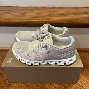 On Cloud 6 Sneakers (Women’s size 6)